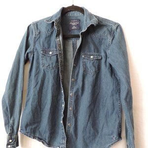 EUC American Eagle Button Down Jean Shirt
